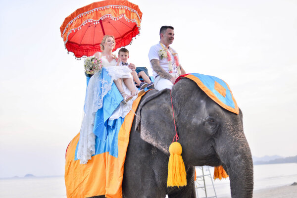 拷叻海滩(Khao-lak Beach) 大象婚礼仪式