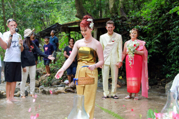 攀牙国家公园(Phang Nga National Park) 西式大象婚礼