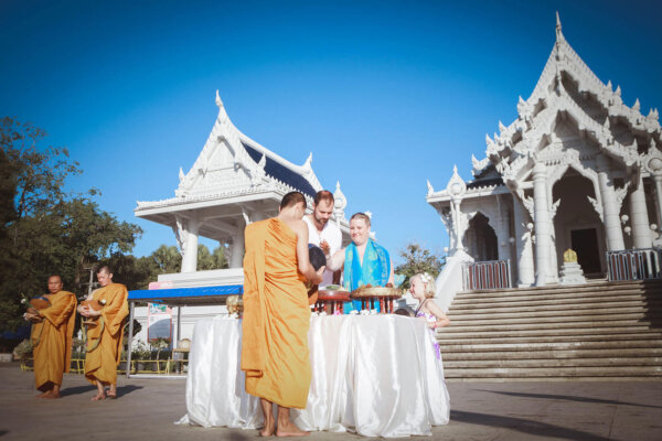 佛教婚禮：寺廟儀式(清晨或下午)