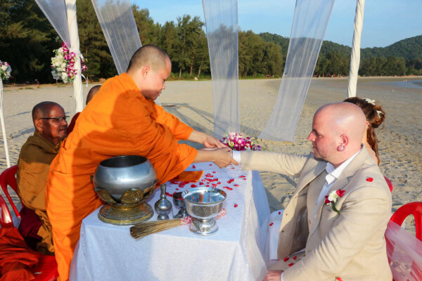 佛教婚禮：沙灘儀式(清晨或下午)