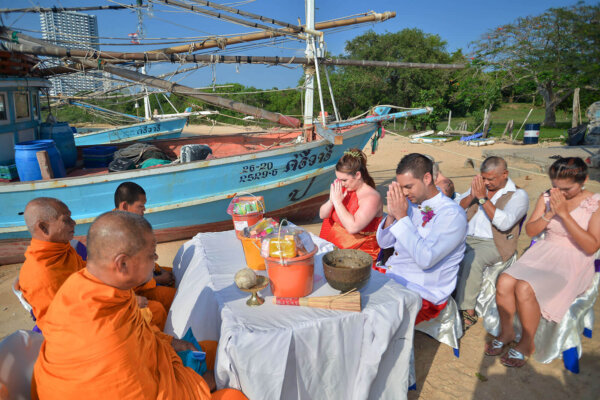 佛教婚禮：沙灘儀式(清晨或下午)